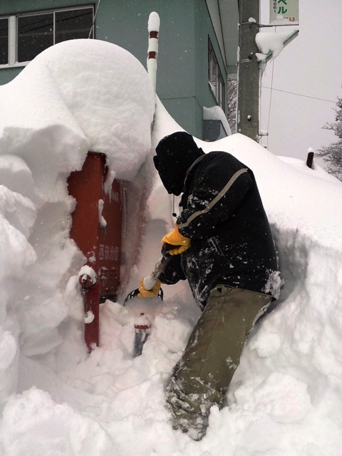 消火栓雪掘り　～平成１８年を超える大雪か？！～