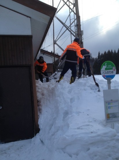 消防団雪掘り20130203