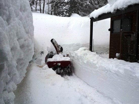 屋根の下の大量の雪2