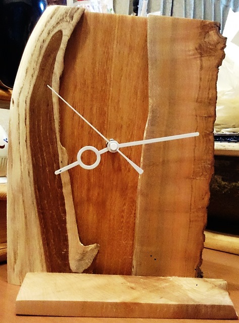 銘木端材で作った置き時計2