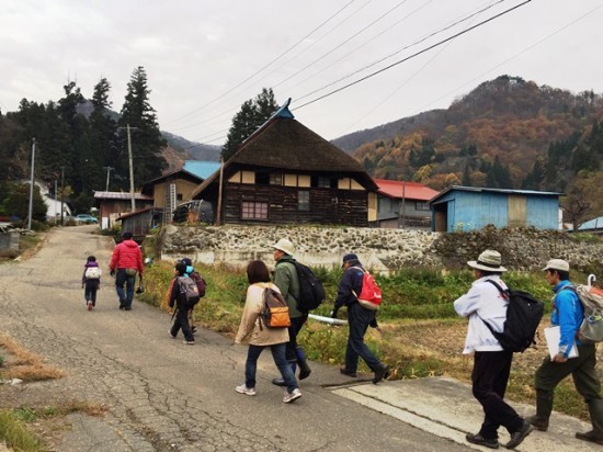 早速徒歩で目的地の菅川神社へ。。