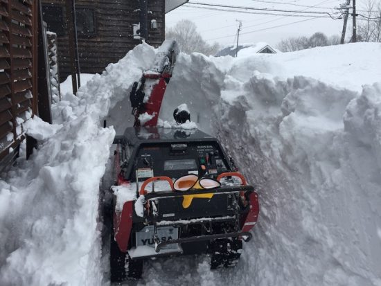 除雪機修理完了、ようやく除雪開始0171228-2