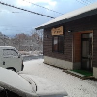 今朝も雪が積もりました20121121
