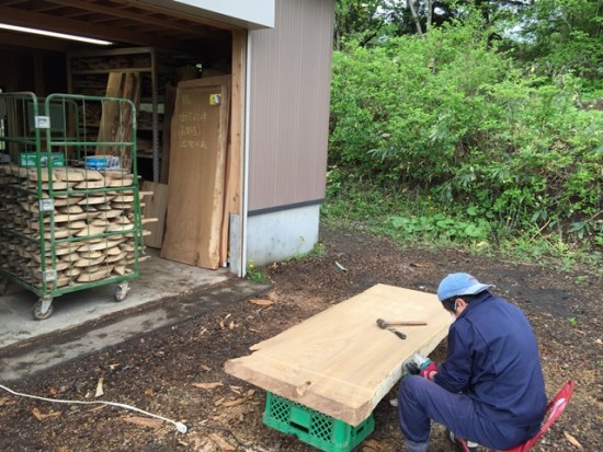 今日の作業場20150520～槐巨木一枚板入荷・加工～-3