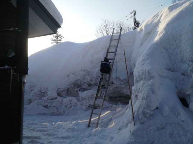 我が家の畑の雪山より20130226-1