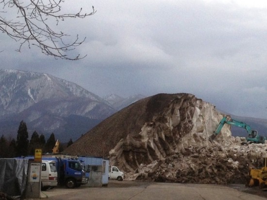 雪捨場の大山2