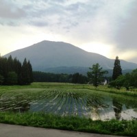 夕暮れの黒姫山～消防団詰所前にて～