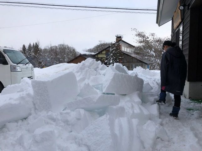 事務所の屋根の雪が落ちました20190107-2