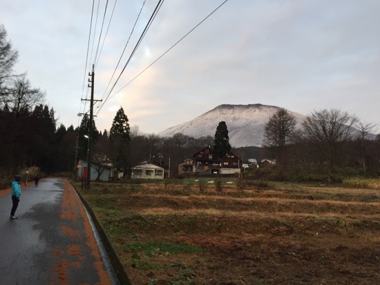 朝、黒姫山が真っ白に。。20151125