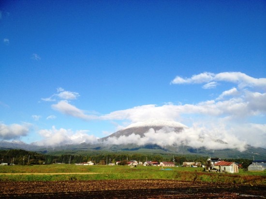 黒姫山初冠雪20131017