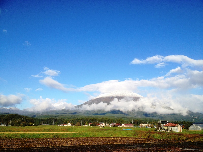 黒姫山初冠雪20131017