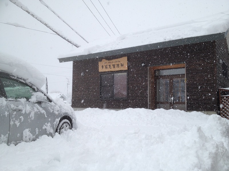 初雪、未だ止まず。。。1