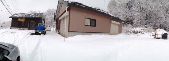 信州・黒姫の我が家の前の積雪20131212