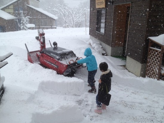 本格的な豪雪シーズン、到来20131215-4