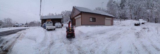 雪が止み、除雪開始！20131222-1