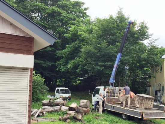 欅巨木丸太切株搬出作業。ついに製材20160723