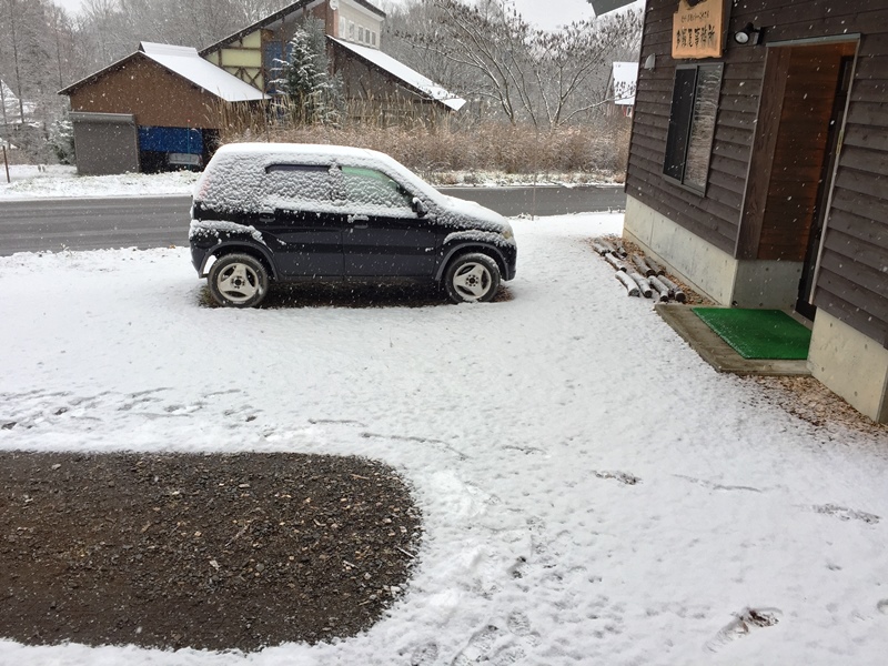 2日間雪が降り続きました20161124