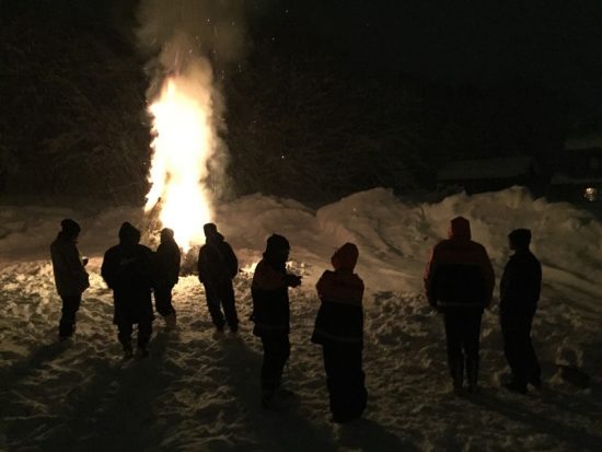 夜は大雪の中、集落のどんど焼きが開催されました20170115