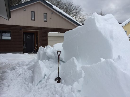 事務所屋根の雪がようやく落ちました！20170127-3