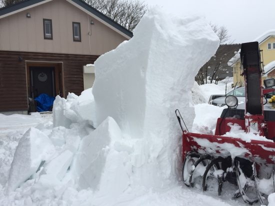 事務所屋根の雪がようやく落ちました！20170127-4