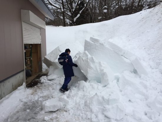 事務所屋根の雪がようやく落ちました！20170127-5