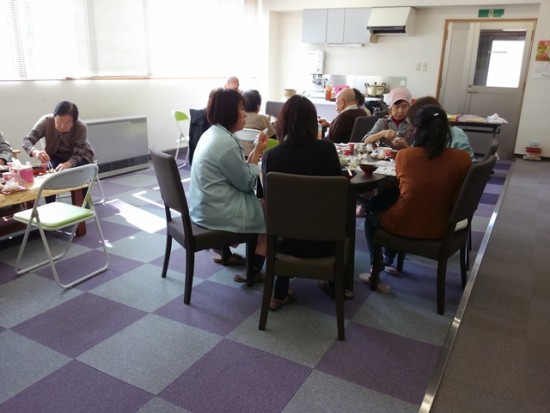多羅尾事務所介護者交流会を開催～「食」についての情報交換会～20151009-3