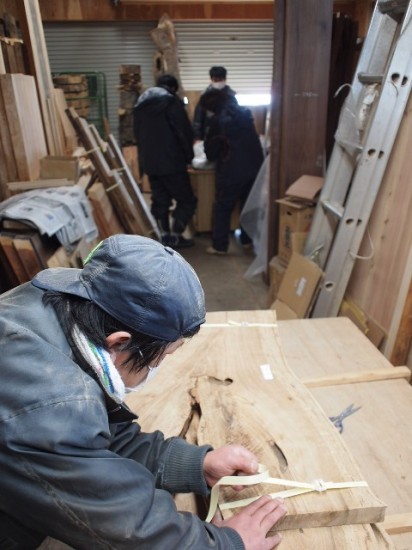 今日も朝から黙々と梱包作業