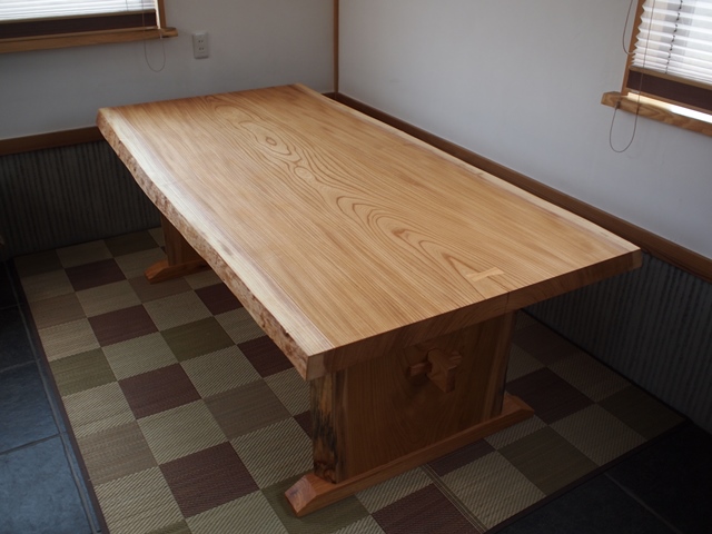 埼玉県・星野様の総欅造りダイニングテーブルが完成20140422
