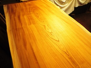 鹿児島県井上様欅一枚板テーブル完成3