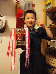 息子が剣道部内試合で優勝！20140506-2