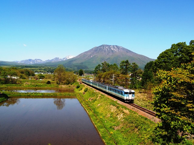 古間の橋より「信越本線と黒姫山」