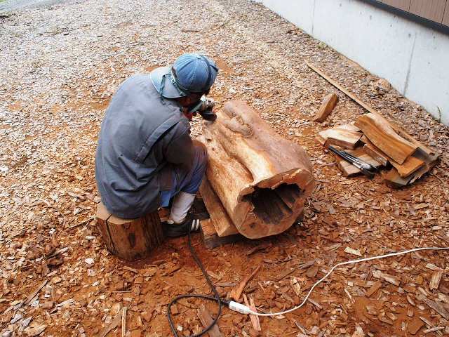 今日の作業20120709　～イチイ空洞木を磨いています～
