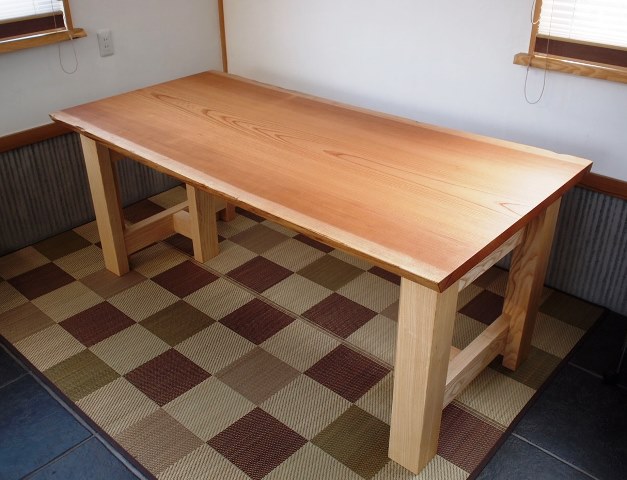 欅老木一枚板テーブル完成（ホワイトアッシュ兼用脚）