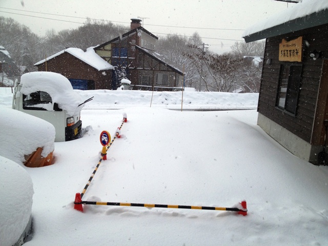 今シーズン3度目の除雪20121224