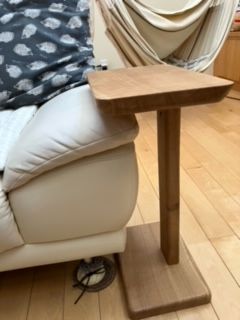 お客様のDIY作品「ソファーのサイドテーブル（楢一枚板）」～宮城県