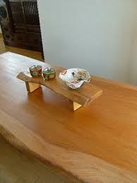 とっこやさんの欅材をご使用になり座卓の上に大皿や調味料を置く台をご製作されました。