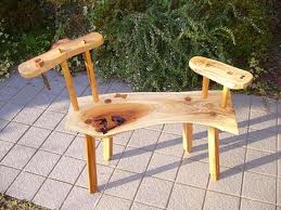 当店のケヤキ材をご使用になり椅子をご製作されました。徳山様は「変な椅子」と命名されました。