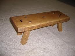 「小さな長椅子」です。座面には楢材、脚は栗材をご使用になられました。